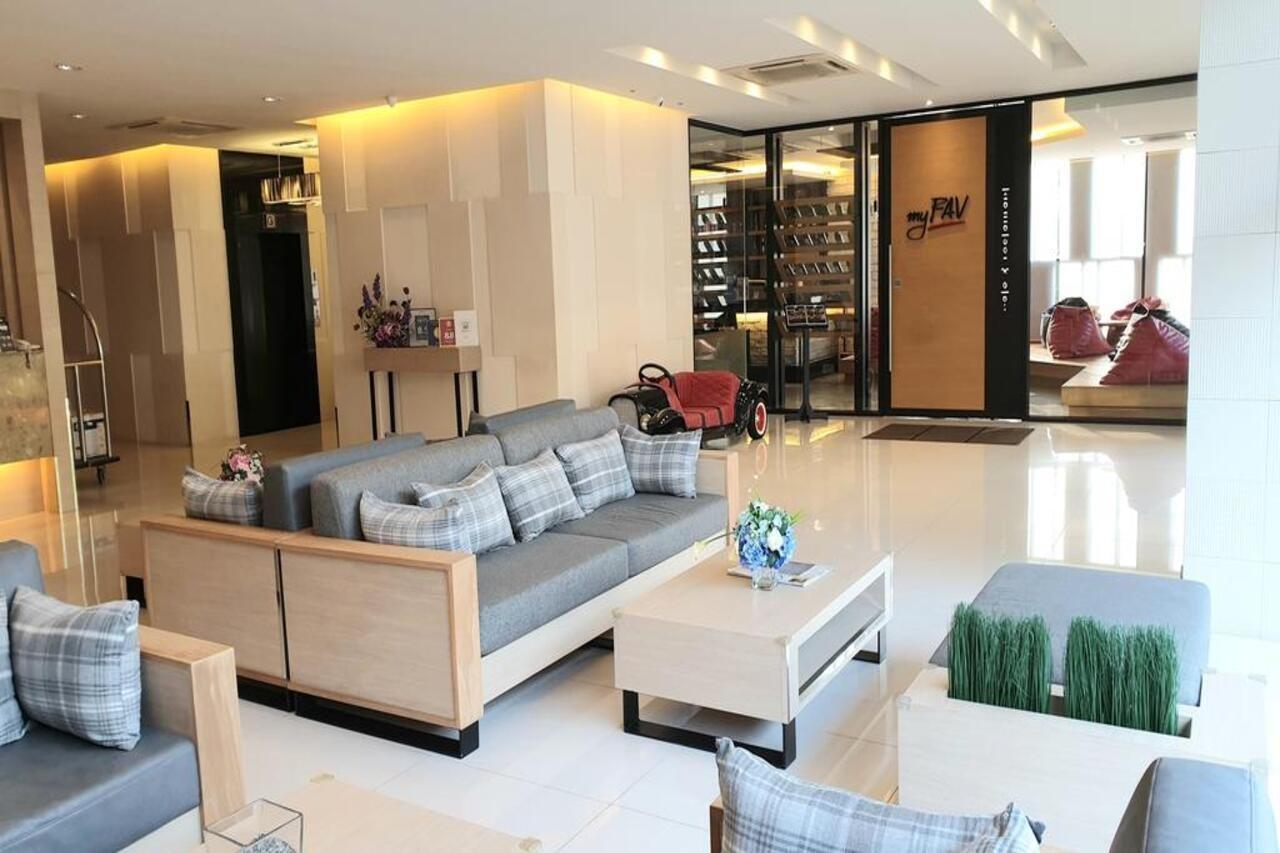 Parinda Hotel Bangkok Bagian luar foto