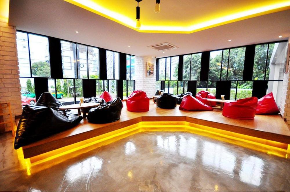 Parinda Hotel Bangkok Bagian luar foto