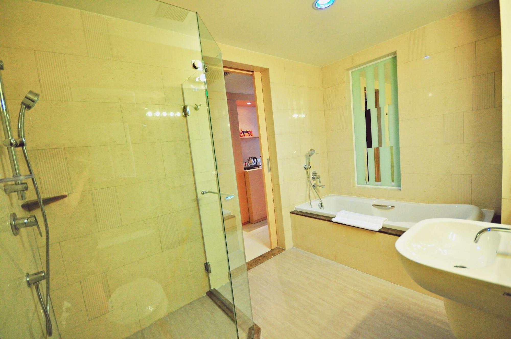 Parinda Hotel Bangkok Bagian luar foto