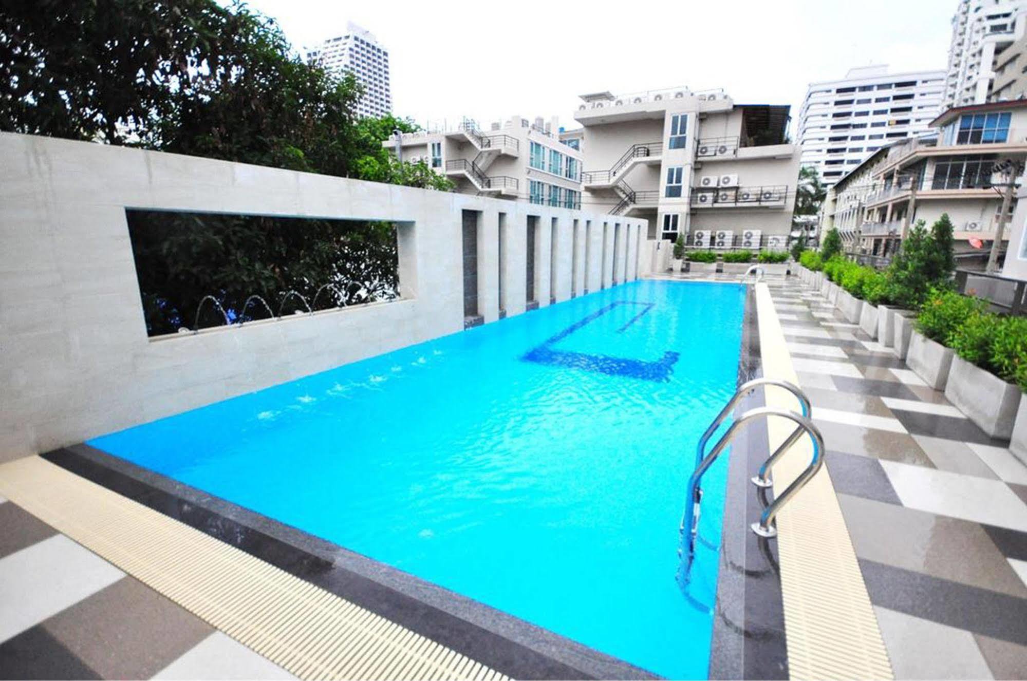 Parinda Hotel Bangkok Bagian luar foto